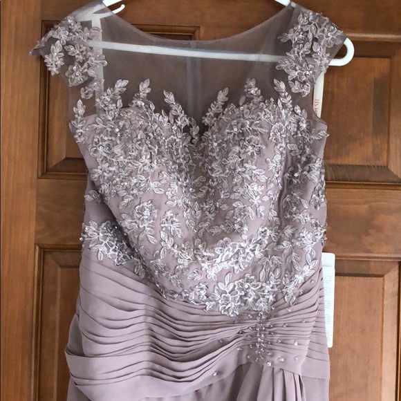 Formal Dress - Picture 2 of 9